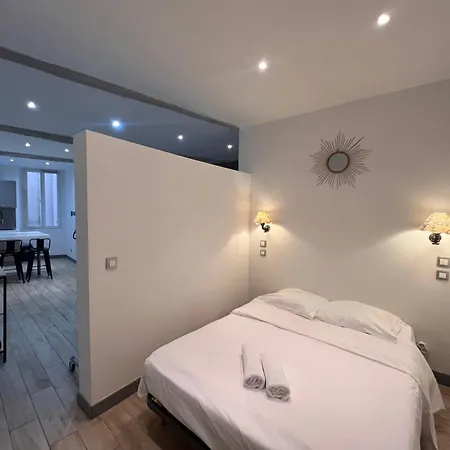 B032 Grand Au Marche Forville Apartment